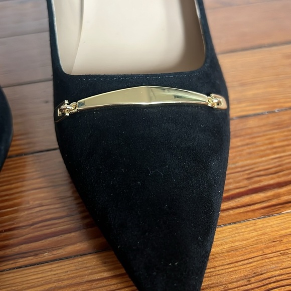Ann Taylor Black Pointy Toe Suede Heels with Gold Chain Buckle Detail Size 8 - Picture 4 of 11